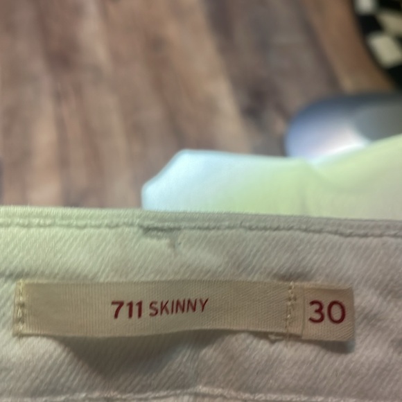 ☁️White skinny Levi’s size 30 distressed waist 15 inseam 26 - Picture 5 of 7